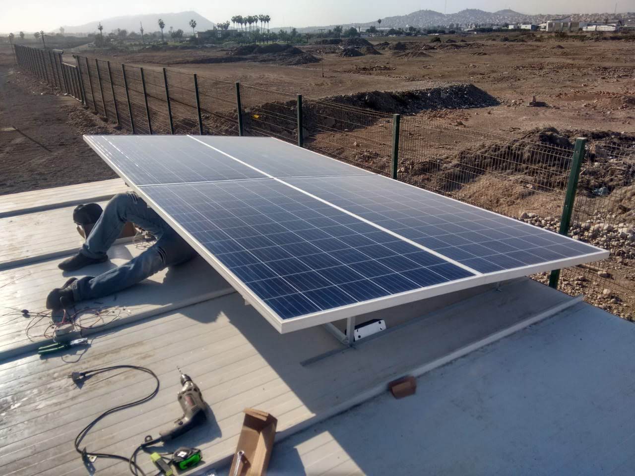 Paneles solares en casa familiar en Huaraz - Sistema off-grid Solaris Perú